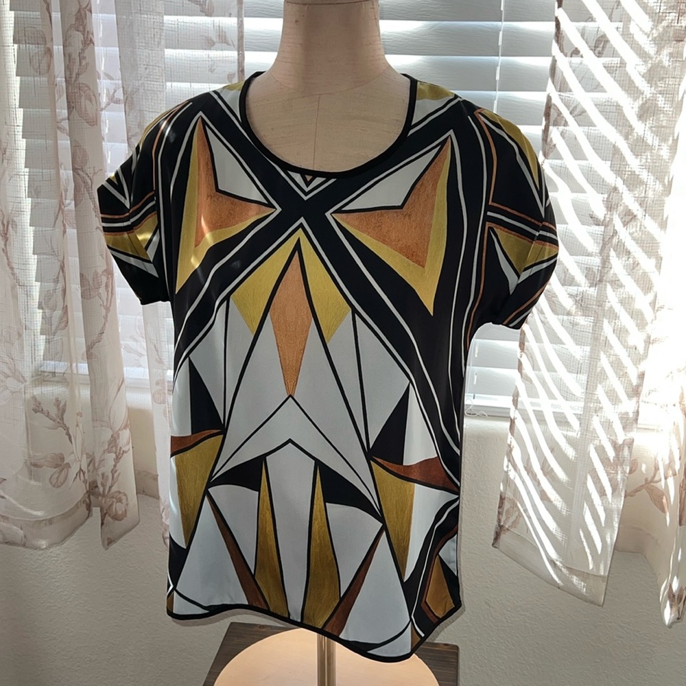 NWOT! Vida Art Short Sleeve Top.